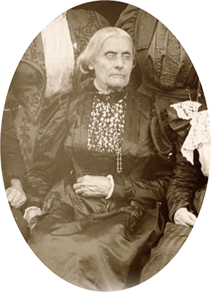 Photo of an elderly Susan B. Anthony sitting, dressed in a black dress.