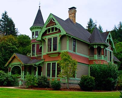 The house is an example of Queen Anne style architecture in Drain, Oregon.