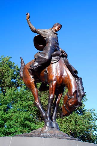 File:Pendleton Statue (Umatilla County, Oregon scenic images ...