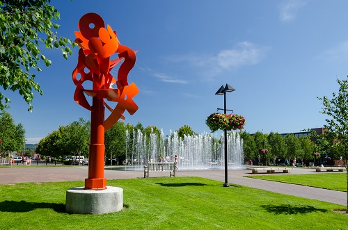 Richard Taylor's Singing Sky is an outdoor aluminum and Iron sculpture installed at Beaverton's City Fountain Park.
