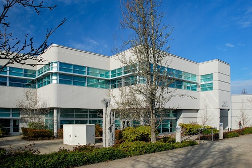 a mid‑20th‑century government building in Salem with a flat roof, rectangular glazing along the upper floor, and light-colored masonry walls.